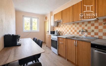 3-IZBOVÝ BYT + GARÁŽ + ZÁHRADA 587 m² – JELŠAVA okres Revúca