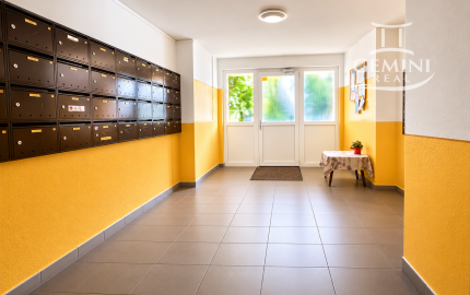 1-IZBOVÝ BYT S BALKÓNOM V CENTRE RIMAVSKEJ SOBOTY – MALOHONTSKÁ ULICA
