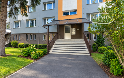 REZERVOVANÉ !!! 2-izbový byt s balkónom a výťahom v pôvodnom stave – 66 m², Dobšinského, Rimavská Sobota