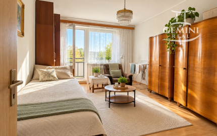 REZERVOVANÉ !!! 2-izbový byt s balkónom a výťahom v pôvodnom stave – 66 m², Dobšinského, Rimavská Sobota