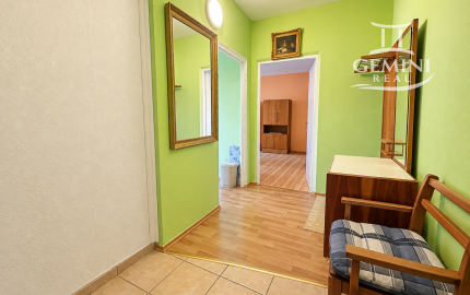 REZERVOVANÉ !!! 2-izbový byt s balkónom a výťahom v pôvodnom stave – 66 m², Dobšinského, Rimavská Sobota