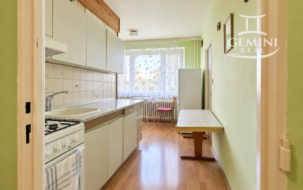 REZERVOVANÉ !!! 2-izbový byt s balkónom a výťahom v pôvodnom stave – 66 m², Dobšinského, Rimavská Sobota