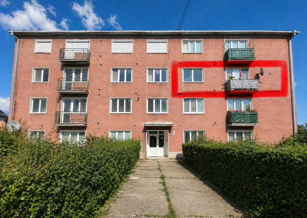 2-izbový byt v tehlovej bytovke na Železničnej ulici v Rimavskej Sobote