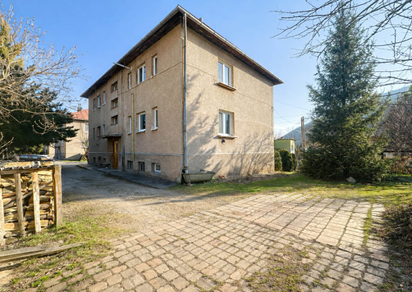3-IZBOVÝ BYT + GARÁŽ + ZÁHRADA 587 m² – JELŠAVA okres Revúca