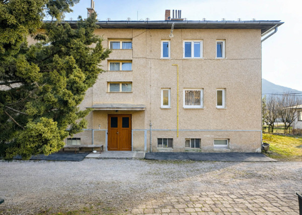 3-IZBOVÝ BYT + GARÁŽ + ZÁHRADA 587 m² – JELŠAVA okres Revúca