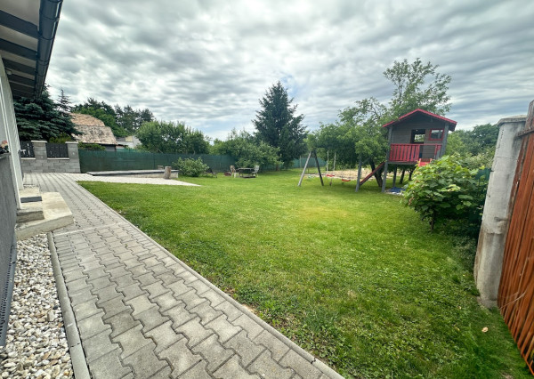 4 - IZBOVÁ NOVOSTAVBA VO VIDINEJ S OBROVSKÝM POZEMKOM, TERASOU A DVOJGARÁŽOU
