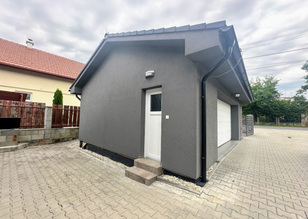4 - IZBOVÁ NOVOSTAVBA VO VIDINEJ S OBROVSKÝM POZEMKOM, TERASOU A DVOJGARÁŽOU