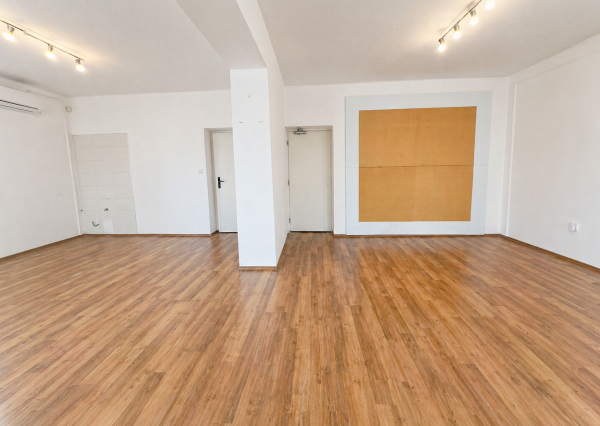 Štýlová kancelária v blízkosti centra mesta Rimavská So bota