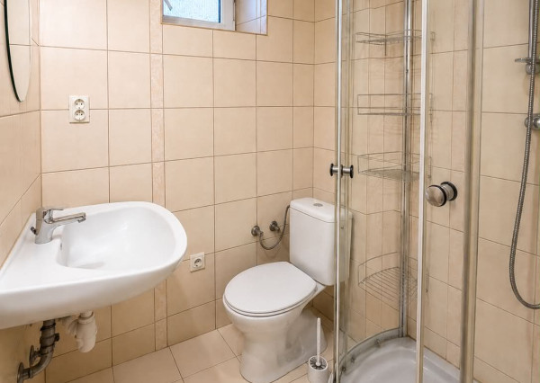 Rodinný dom s veľkou záhradou 1 868 m² – Vinice,  len 4  km od centra Rimavskej Soboty