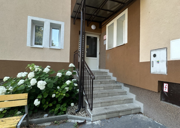 2-izbový byt s balkónom vo vyhľadávanej lokalite – Družstevná ulica, Rimavská Sobota