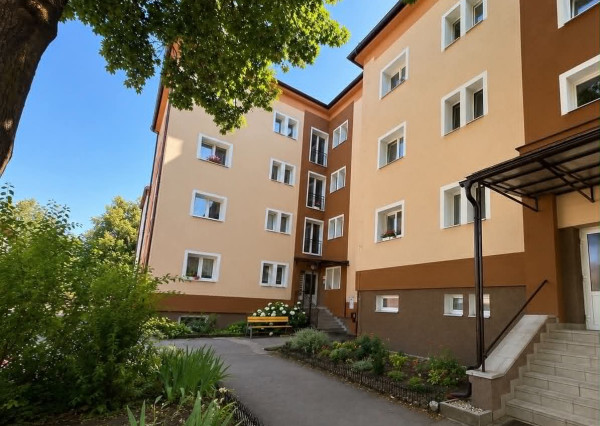 2-izbový byt s balkónom vo vyhľadávanej lokalite – Družstevná ulica, Rimavská Sobota