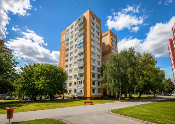 1-IZBOVÝ BYT S BALKÓNOM V CENTRE RIMAVSKEJ SOBOTY – MALOHONTSKÁ ULICA