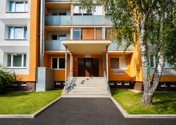 1-IZBOVÝ BYT S BALKÓNOM V CENTRE RIMAVSKEJ SOBOTY – MALOHONTSKÁ ULICA