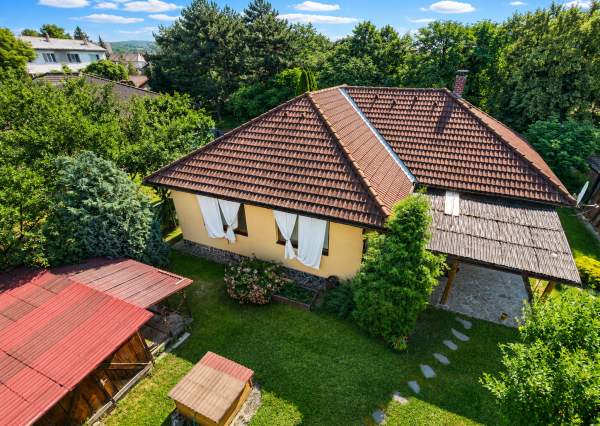 4-izbový rodinný dom s krbom a nádherným pozemkom | Fiľakovo