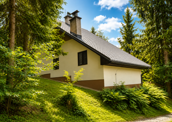 Rekreačná horská chata s krbom a garážou len 300 m od lyžiarskeho strediska Kokava Línia