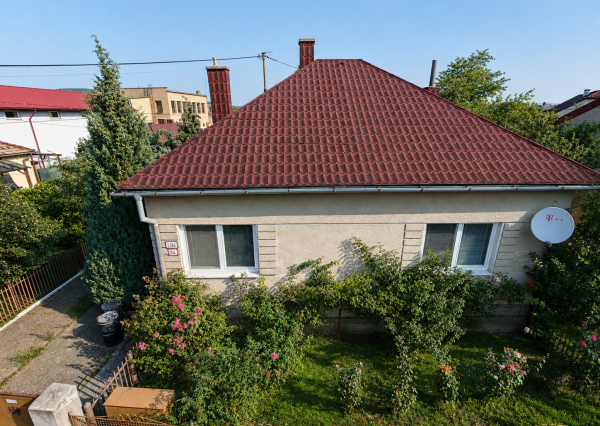 Rodinný dom s druhou obytnou časťou, garážou a záhradou – Šafárikova ulica, Tornaľa