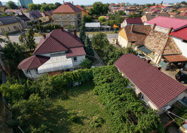 Rodinný dom s druhou obytnou časťou, garážou a záhradou – Šafárikova ulica, Tornaľa