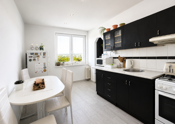 KOMPLETNE ZREKONŠTRUOVANÝ 3-IZBOVÝ BYT S BALKÓNOM | ROŽŇAVSKÁ | 63 m² | RIMAVSKÁ SOBOTA