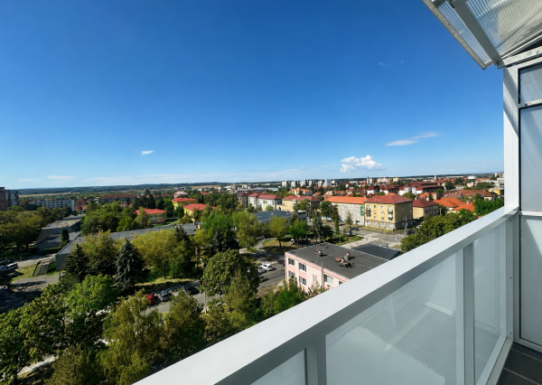 KOMPLETNE ZREKONŠTRUOVANÝ 3-IZBOVÝ BYT S BALKÓNOM | ROŽŇAVSKÁ | 63 m² | RIMAVSKÁ SOBOTA