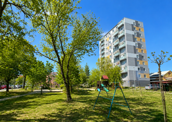 KOMPLETNE ZREKONŠTRUOVANÝ 3-IZBOVÝ BYT S BALKÓNOM | ROŽŇAVSKÁ | 63 m² | RIMAVSKÁ SOBOTA