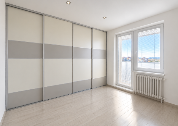 KOMPLETNE ZREKONŠTRUOVANÝ 3-IZBOVÝ BYT S BALKÓNOM | ROŽŇAVSKÁ | 63 m² | RIMAVSKÁ SOBOTA