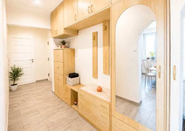 KOMPLETNE ZREKONŠTRUOVANÝ 3-IZBOVÝ BYT S BALKÓNOM | ROŽŇAVSKÁ | 63 m² | RIMAVSKÁ SOBOTA