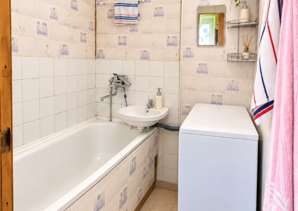 REZERVOVANÉ !!! 2-izbový byt s balkónom a výťahom v pôvodnom stave – 66 m², Dobšinského, Rimavská Sobota