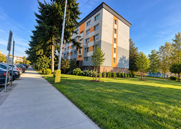 REZERVOVANÉ !!! 2-izbový byt s balkónom a výťahom v pôvodnom stave – 66 m², Dobšinského, Rimavská Sobota