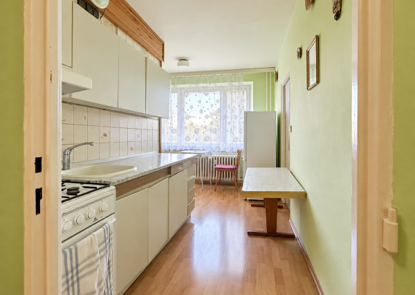 REZERVOVANÉ !!! 2-izbový byt s balkónom a výťahom v pôvodnom stave – 66 m², Dobšinského, Rimavská Sobota