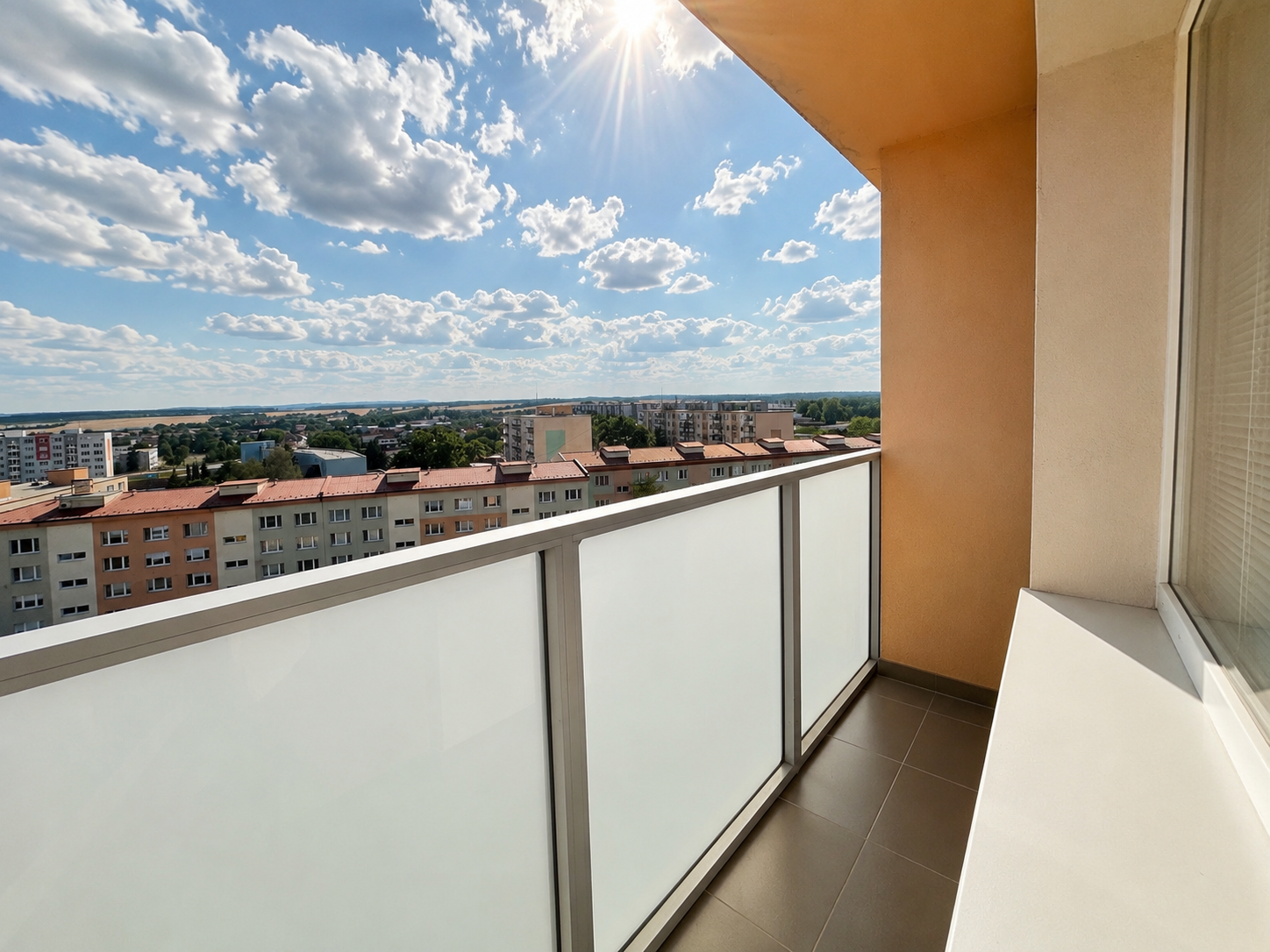 1-IZBOVÝ BYT S BALKÓNOM V CENTRE RIMAVSKEJ SOBOTY – MALOHONTSKÁ ULICA