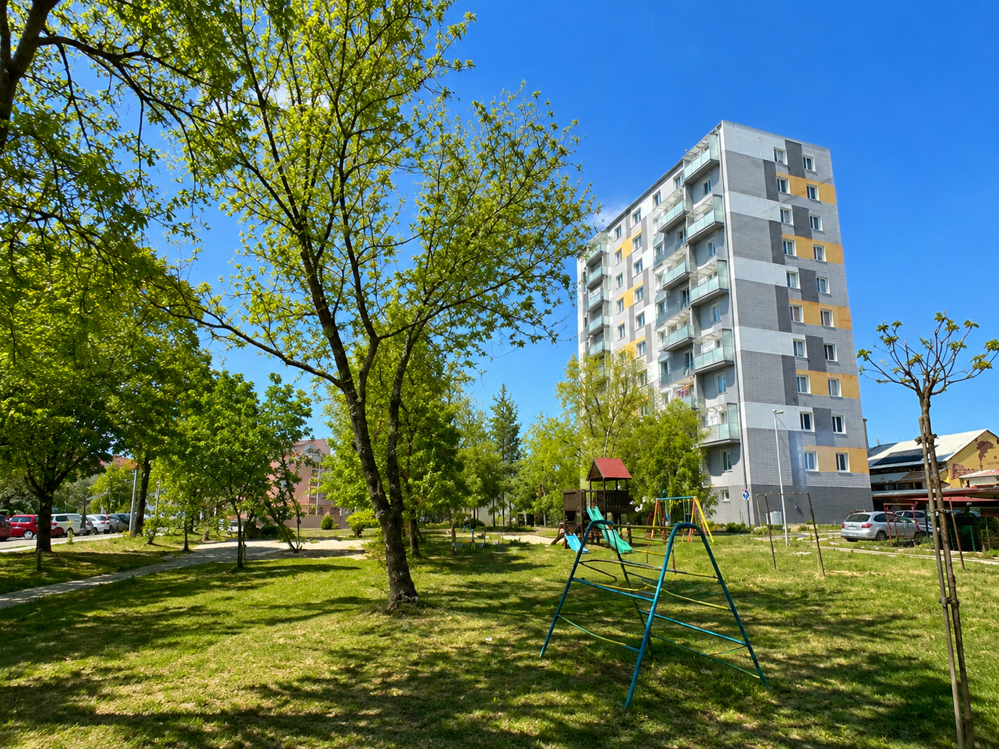KOMPLETNE ZREKONŠTRUOVANÝ 3-IZBOVÝ BYT S BALKÓNOM | ROŽŇAVSKÁ | 63 m² | RIMAVSKÁ SOBOTA